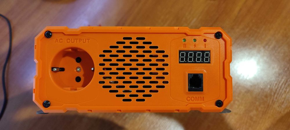 Інвертер 12V в 220V с  постійною робочою напругою 1200V