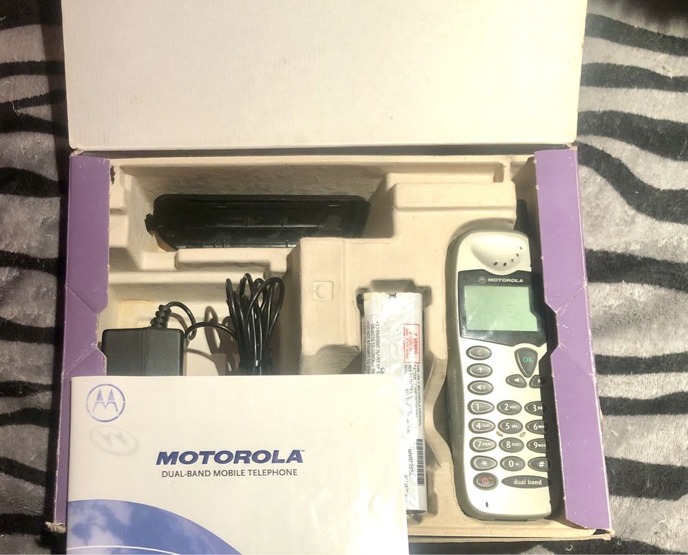 Раритетний телефон Motorola M3588, комплект