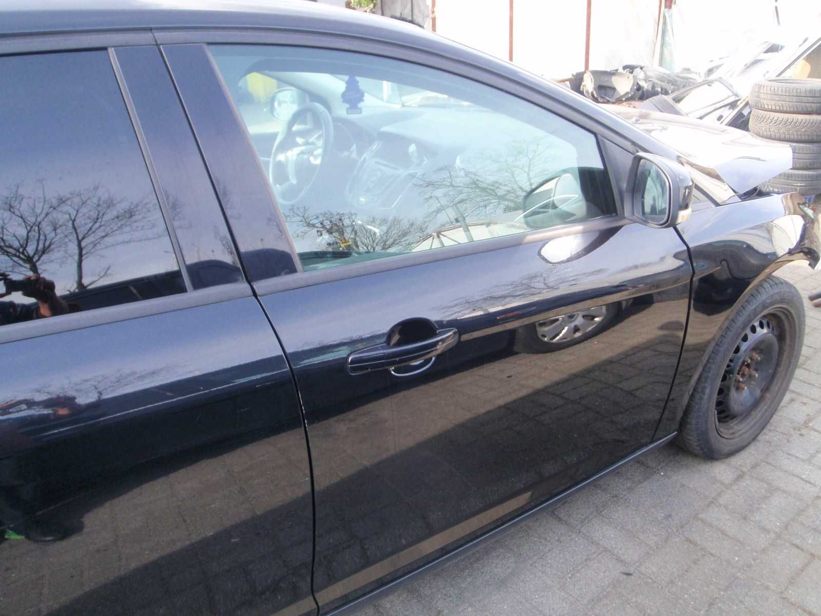 Ford Focus MK3 drzwi prawy przód kolor FB