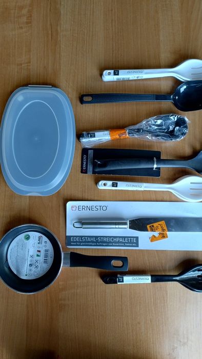 Zestaw akcesoriów kuchennych , nowe, patelka, łyżki,