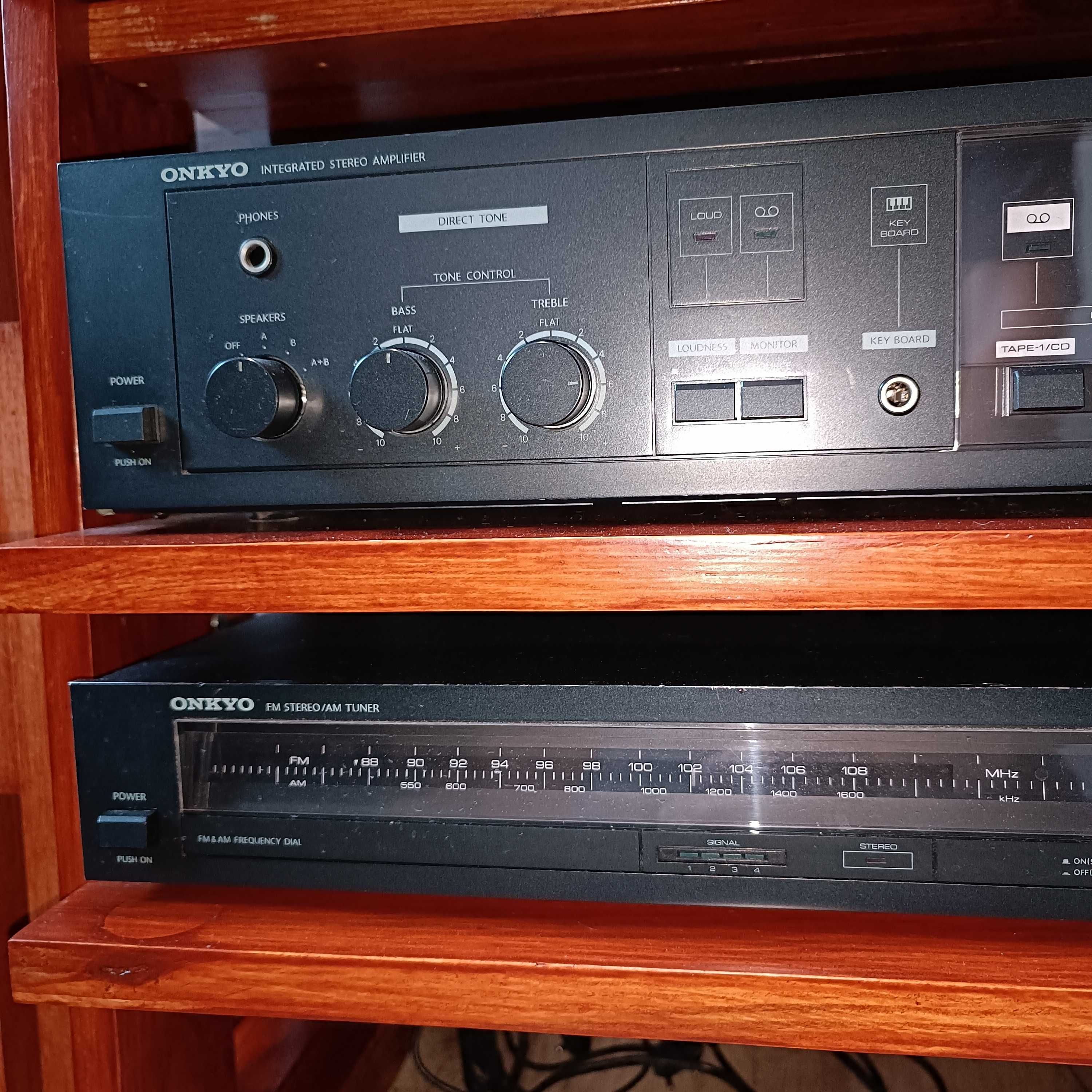 Продам тюнер Onkyo T-22.