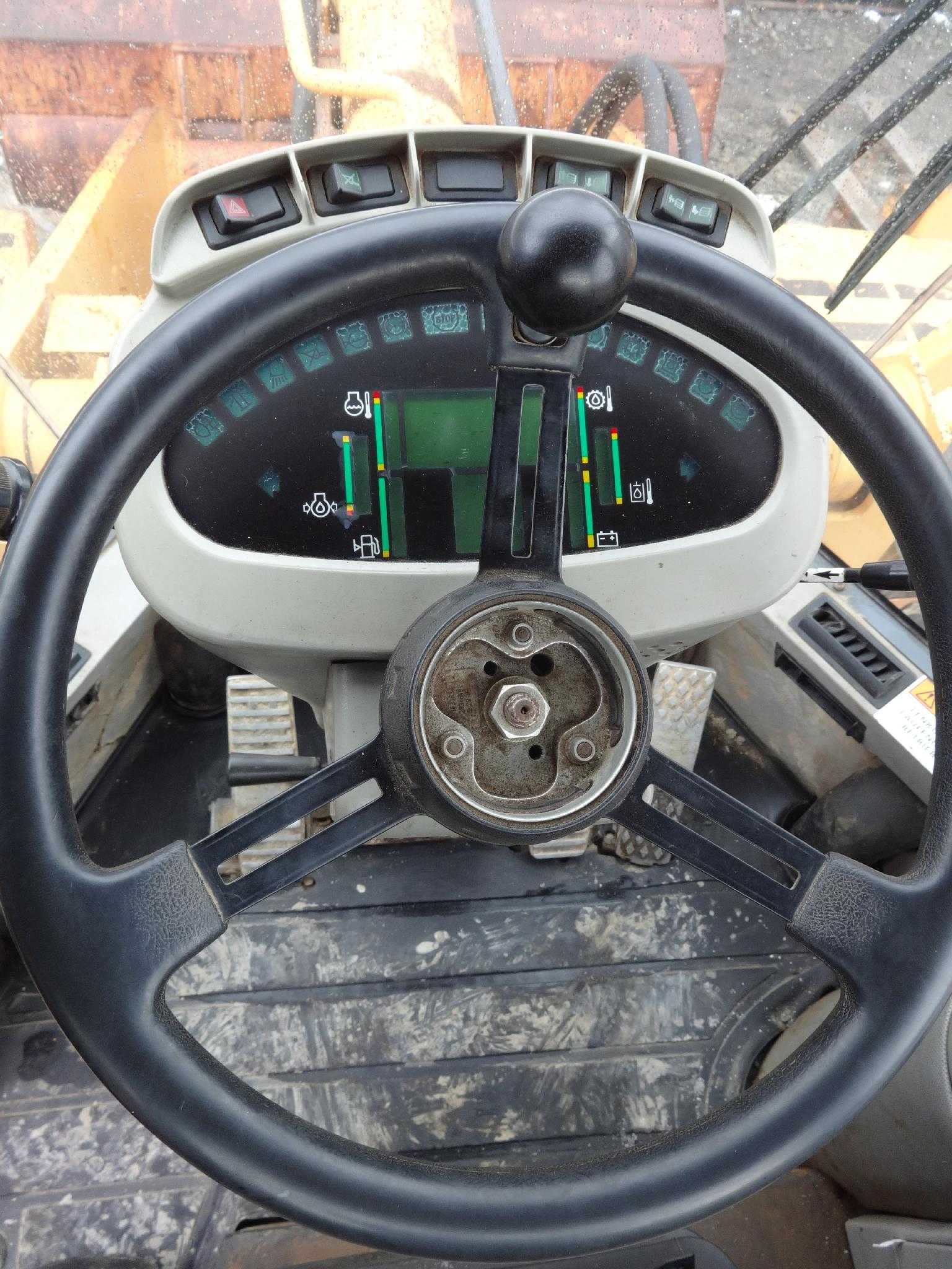 Ładowarka kołowa Case 721C. Silnik Cummins. Mocne widły