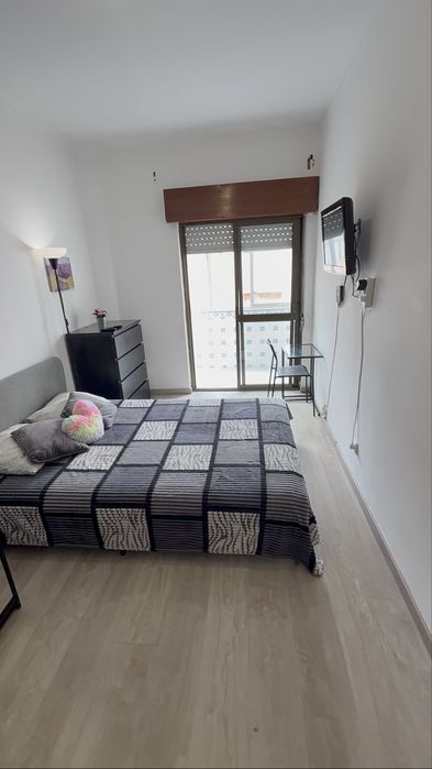 QUARTO c varanda e tv para casal c/s filho no Barreiro
