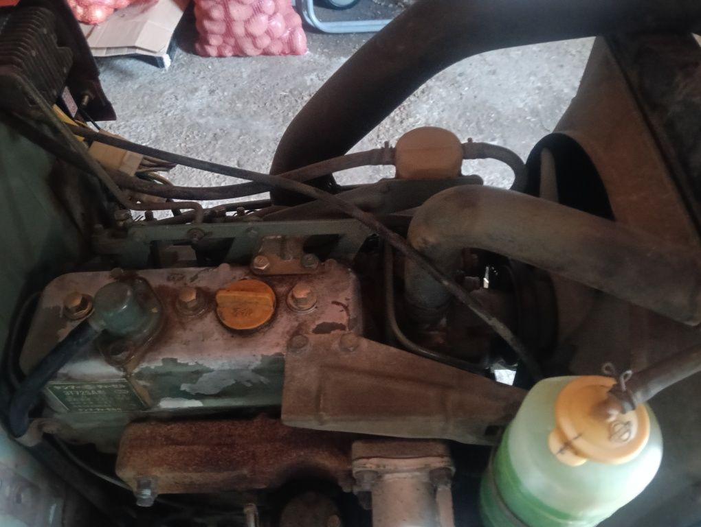 Vendo tractor Yanmar 15 CV tração simples com a respectiva fresa