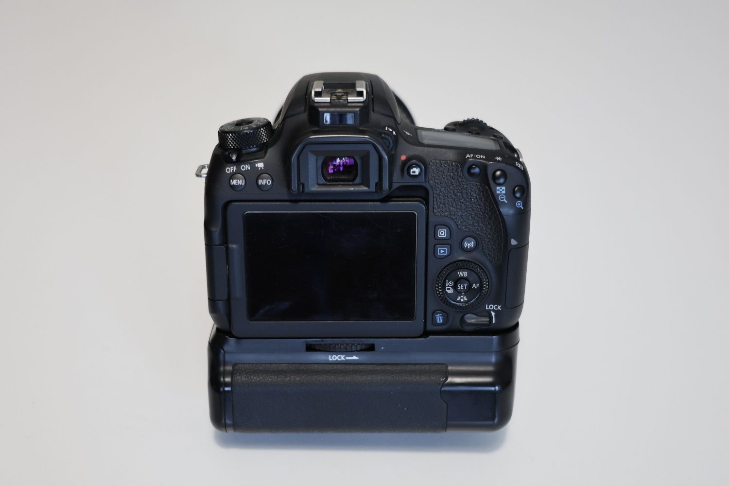 Canon 77D + Canon 17-55 2.8 IS USM + Grip