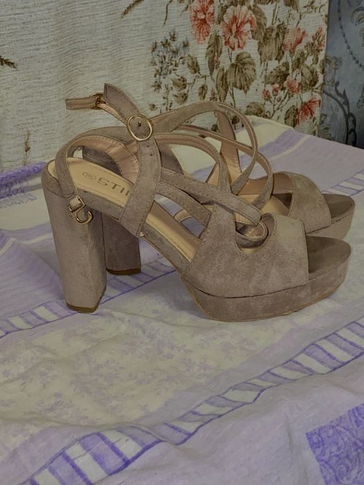 Замшеві туфельки на каблучку