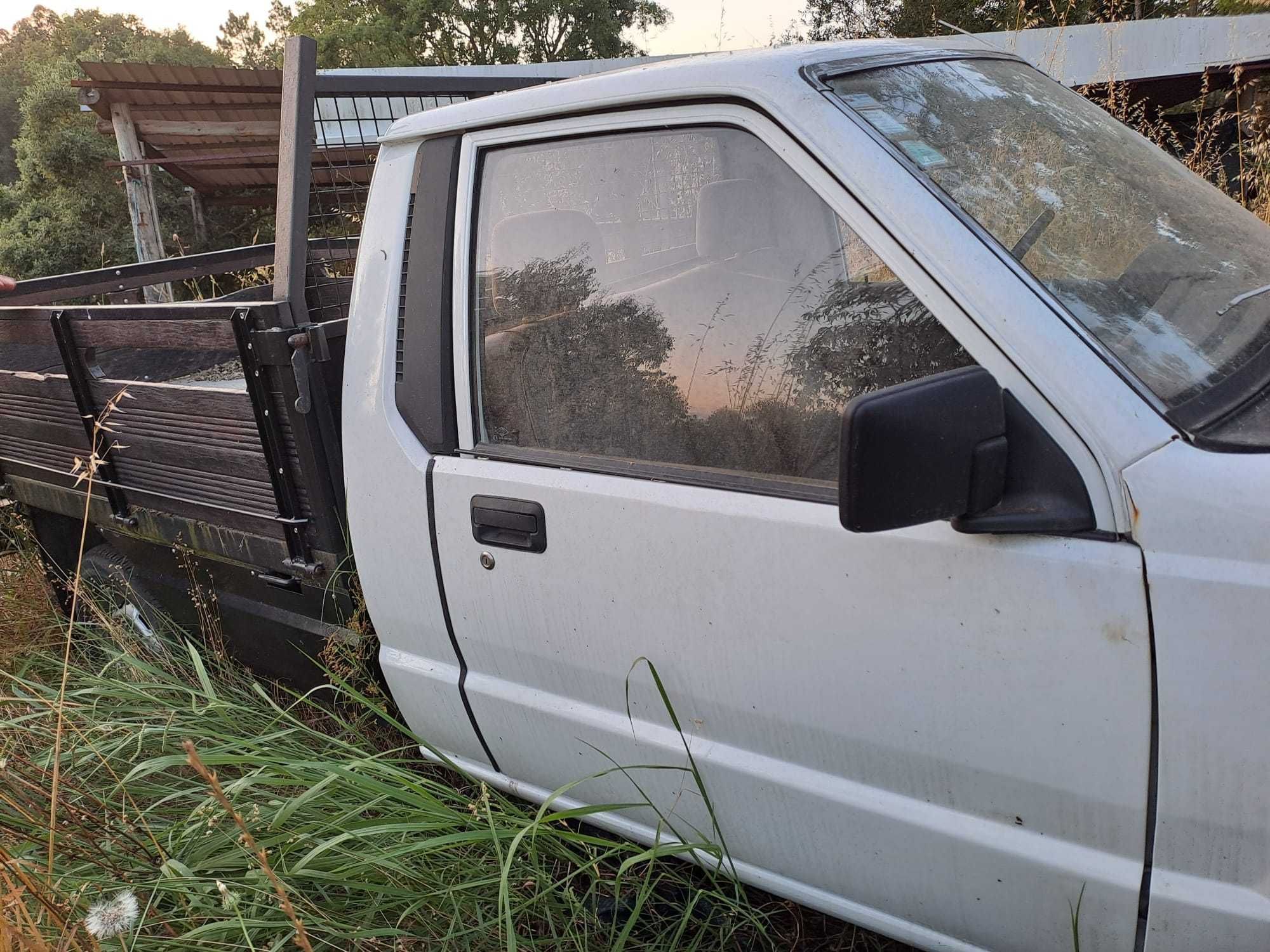 Mitsubishi L200  acidentada