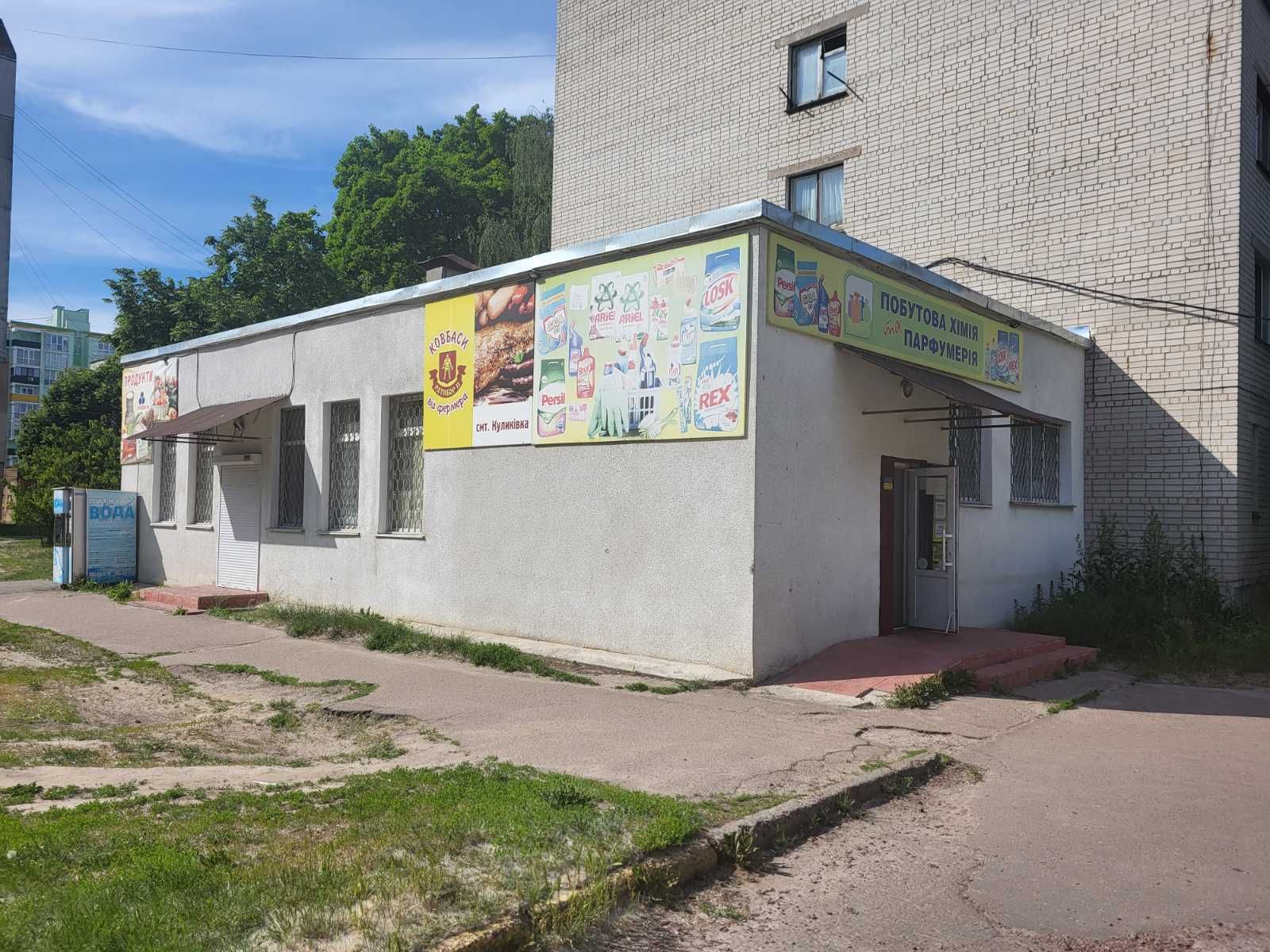 Продам магазин.  Приміщення 78 та 51 м.кв. 129 м.кв. Обєднані