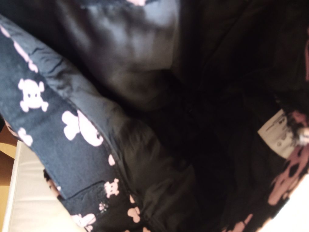 Mala tecido preto caveiras rosa