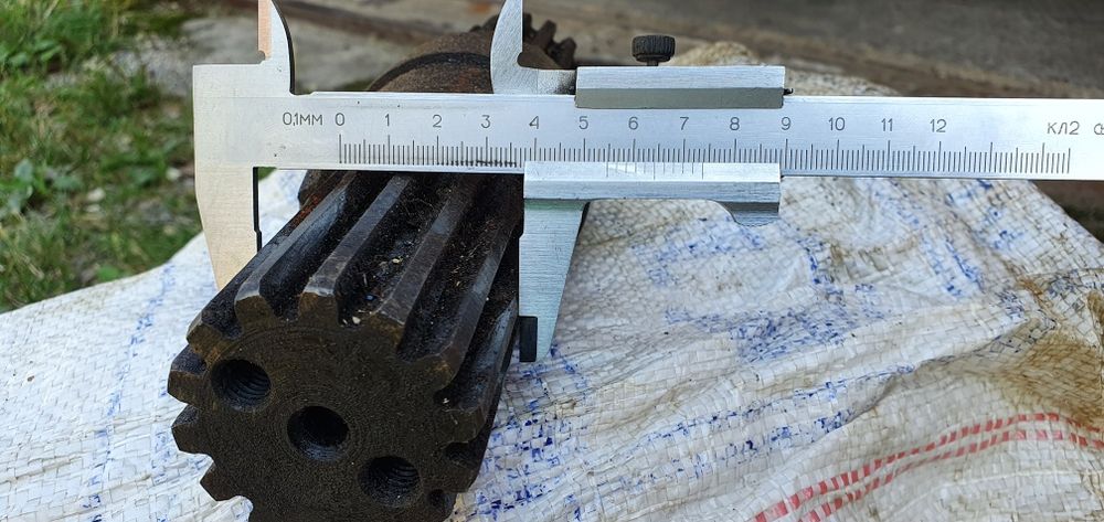 Вал - шестерня с редуктора механизма поворота автокрана КС3562Б