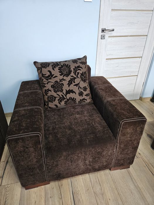 Duży fotel z poduszką