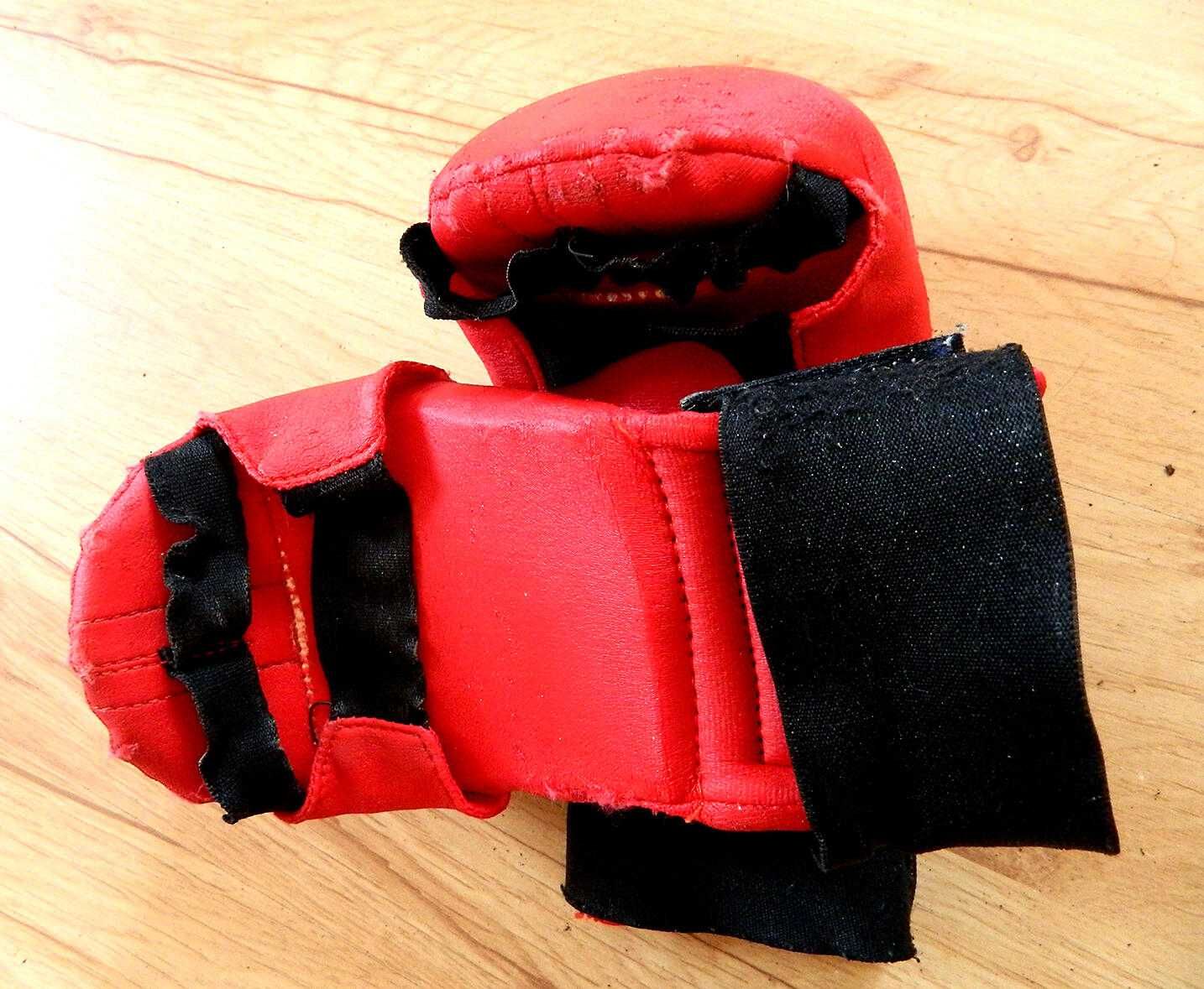 Боксёрские перчатки начинающего спортсмена