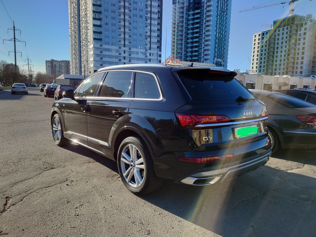 Audi Q7 2020 рік