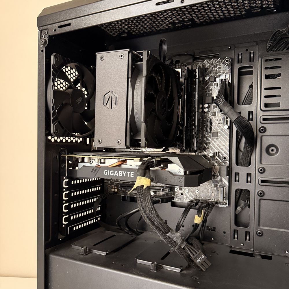 Komputer z monitorem GTX 1660ti oc6GB i5-12400f