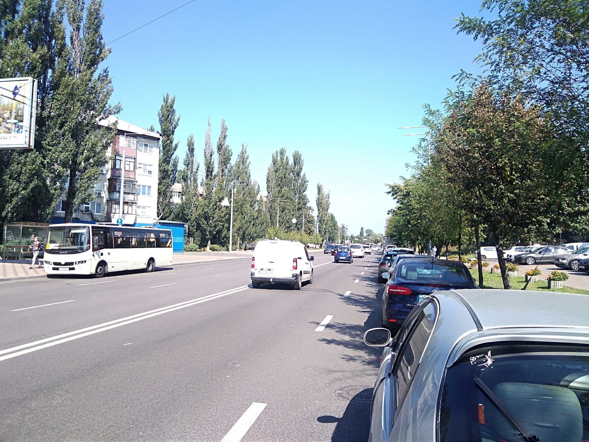 Нивки  ,5,5 соток ,охраняемый кот. городок , городские коммуникации!