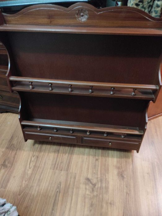 Escaparate para pratos antigos