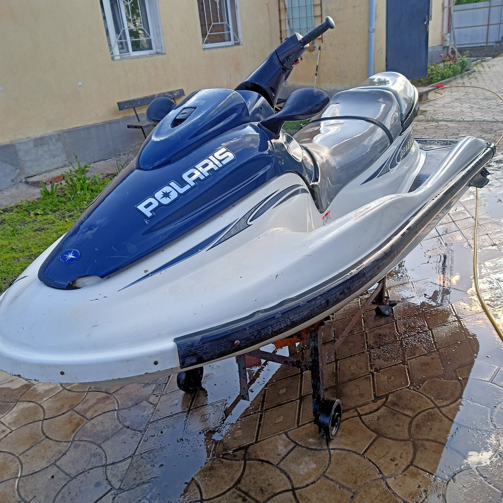 Корпус гідроцикла.