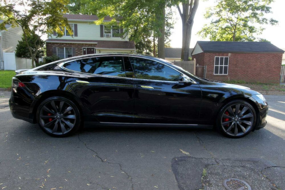 Tesla Model S P90D      2016