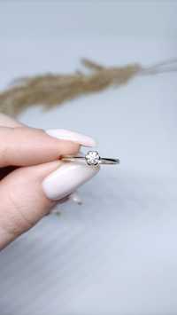 Klasyczny pierścionek z diamentem, białe złoto, 0.21 ct, W.Kruk