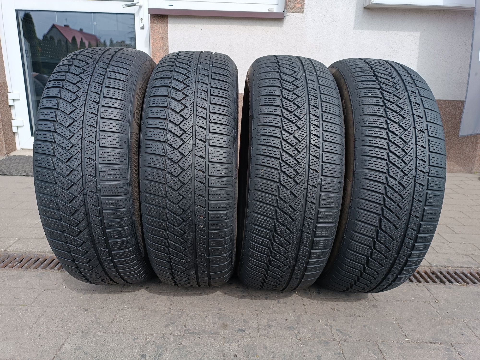 235/60R18 Continental Winter Contract TS 850 P