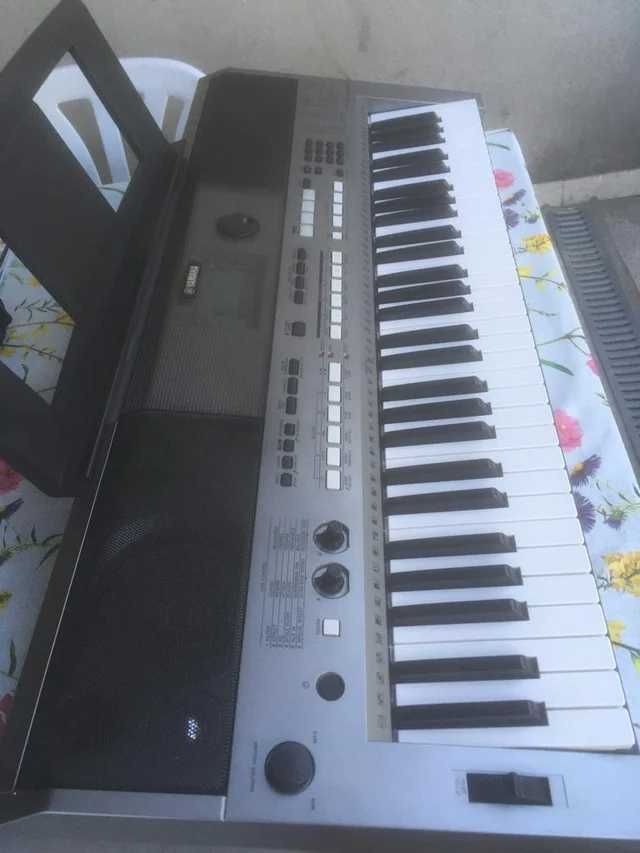 Синтезатор Yamaha PSR-E443
