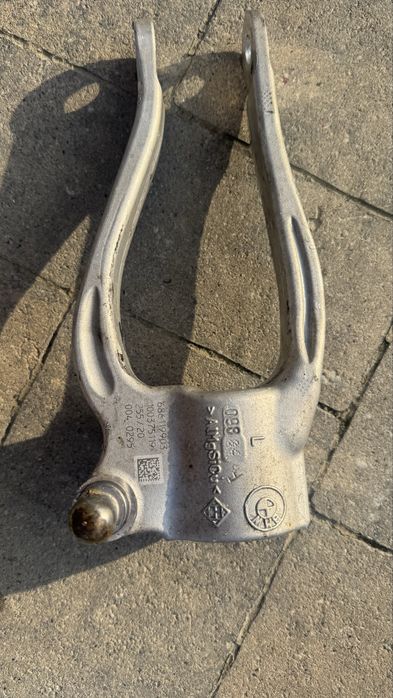 Тримач амортизатора лівий передній bmw m5 g30 f90 4.4 v8  686119903