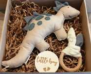 Box zestaw prezentowy baby shower dla niemowlaka dinozaur przytulanka