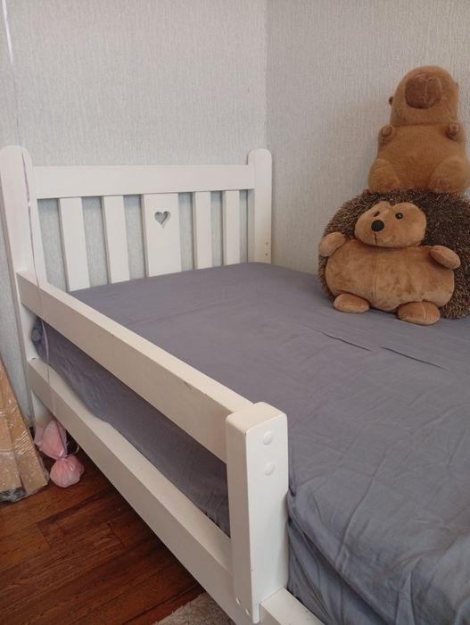 Ліжко дитяче біле + матрац.