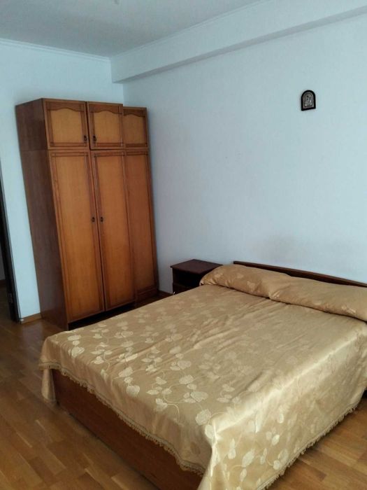 Продається двокімнатна  квартира в елітному районі.