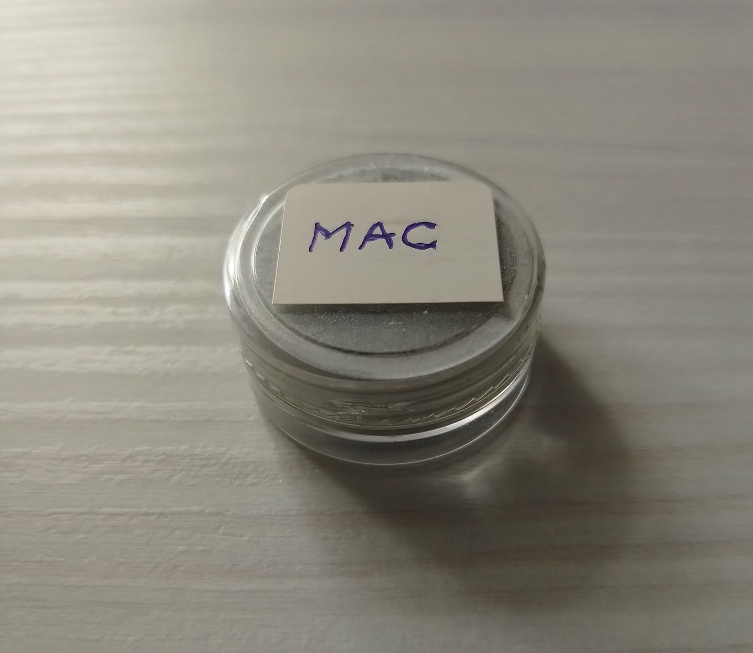 Cień do powiek MAC Cosmetics szary