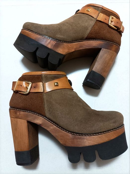 Botas com salto em pele genuína marca Sacchi (T. 39)