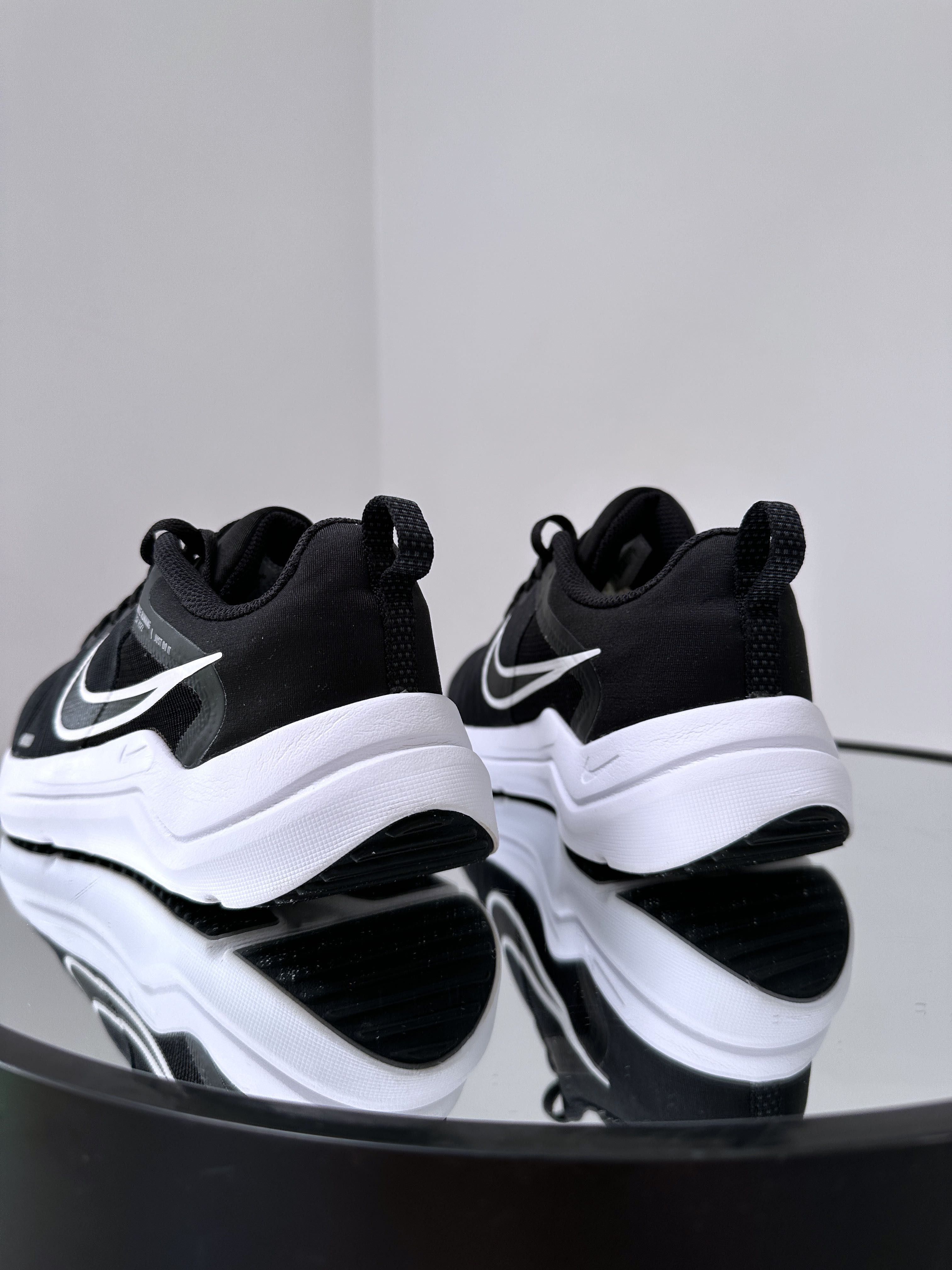 Отличные легчайшие кроссовки Nike Downshifter