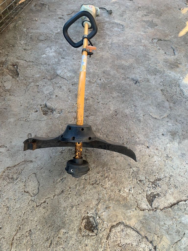 Máquina de corta relva elétrica