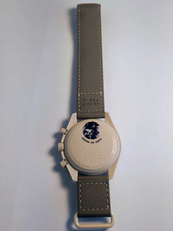 Omega Swatch Desert SO33T103 – Kolekcja Piaskowych Inspiracji