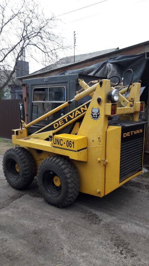 Мінінавантажувач Bobcat UNC 061