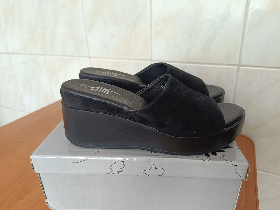 Босоніжки -шльопанці