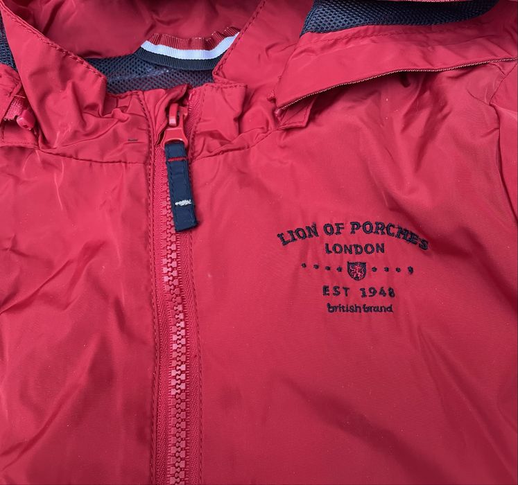 Vendo blusão impermeável menino Lion of Porches