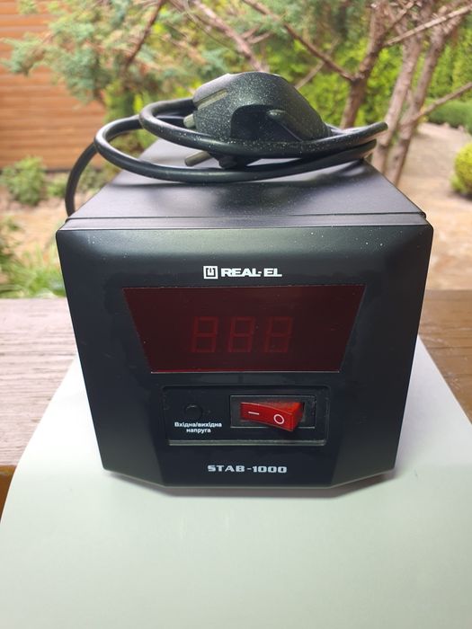 Стабілізатор напруги Real-el stab 1000