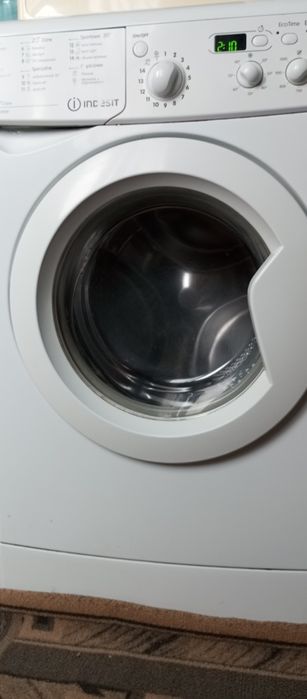 Пральна машина "Indesit"