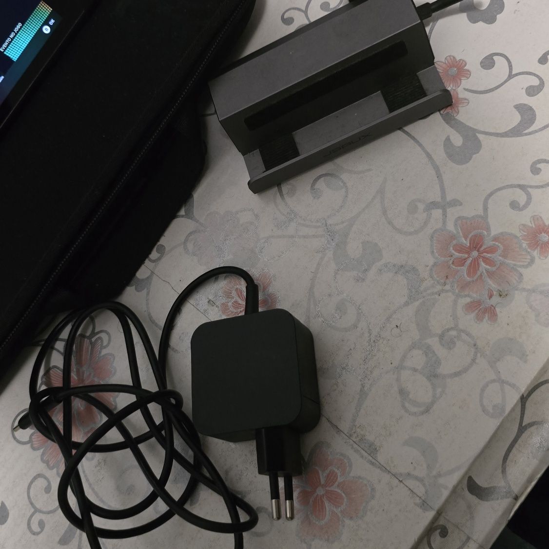 Steam Deck LCD 256GB - Impecável! C/ Dock e Cartão SD 512GB