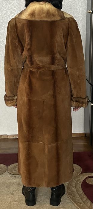 Продаємо шубу з натурального хутра бобра