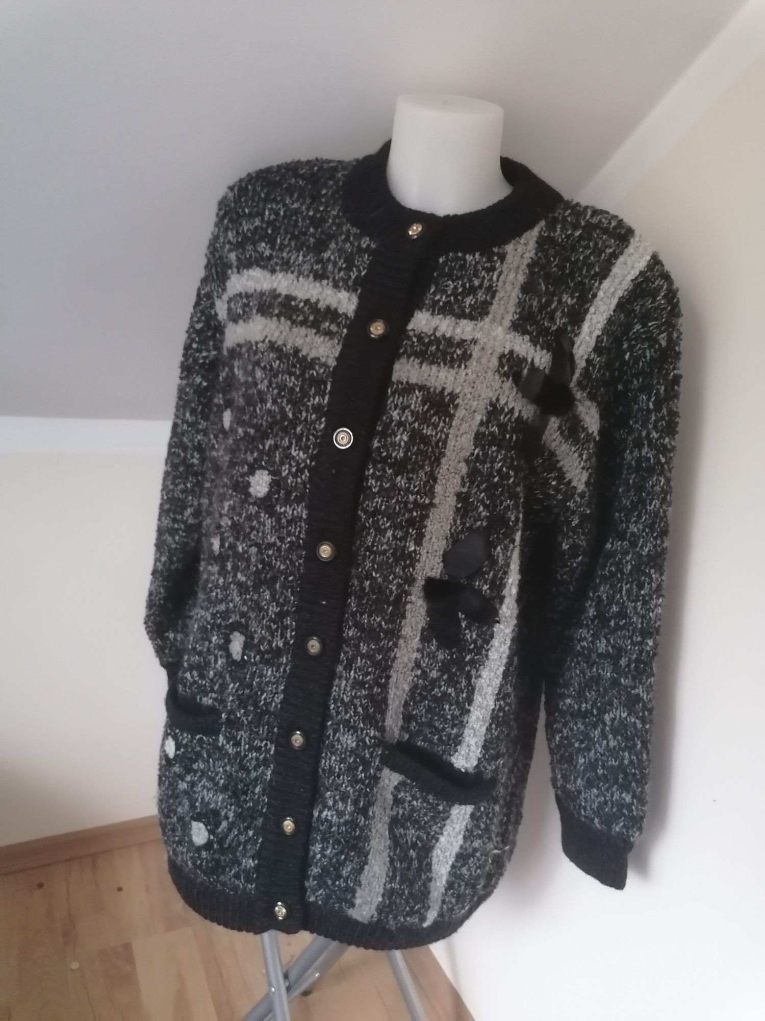 Wełniana kurtka sweter na guziki vintage lata 80 90 ma na podszewce