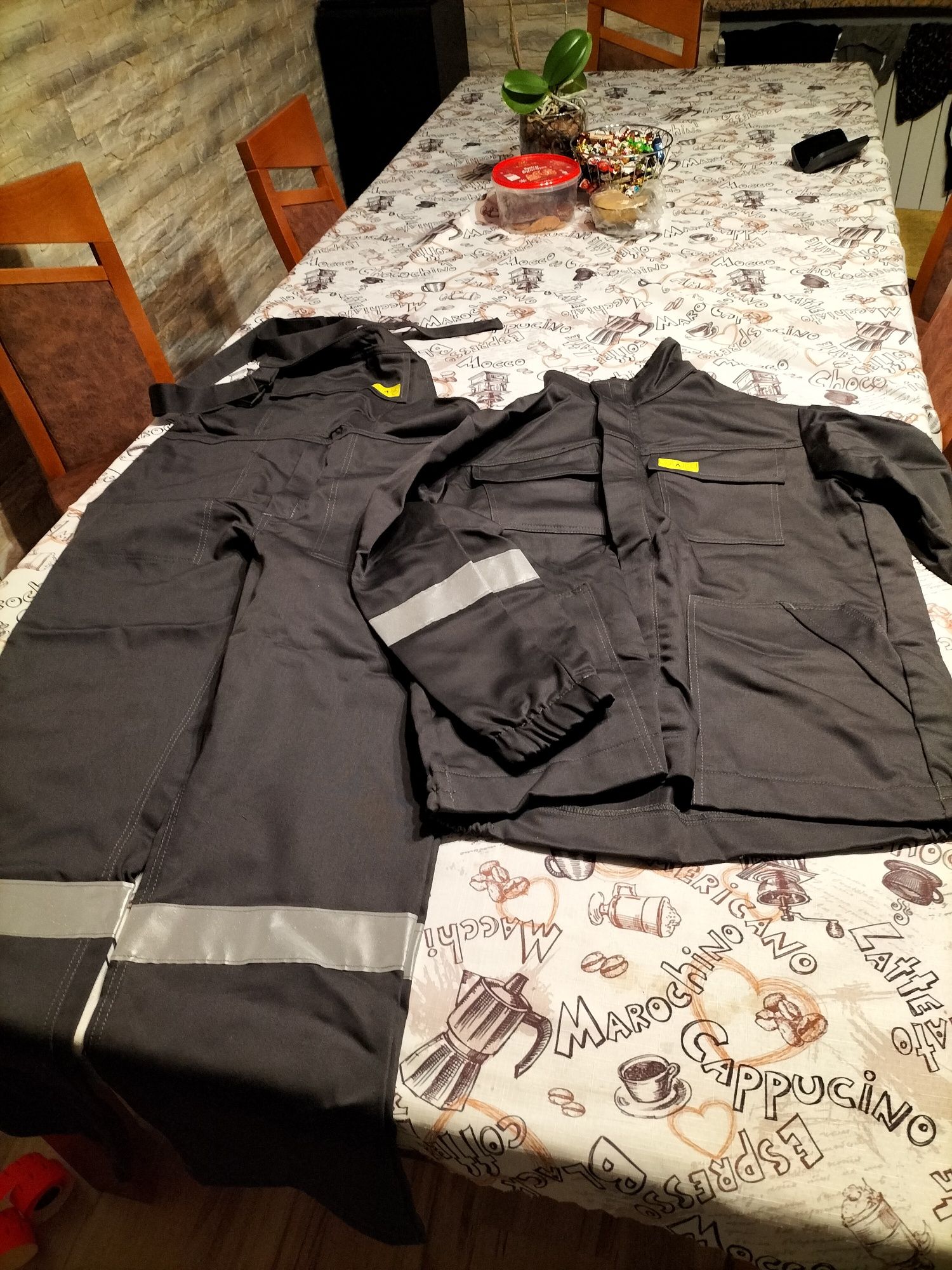 Mam do zaoferowania ubrania robocze dwuczęściowe