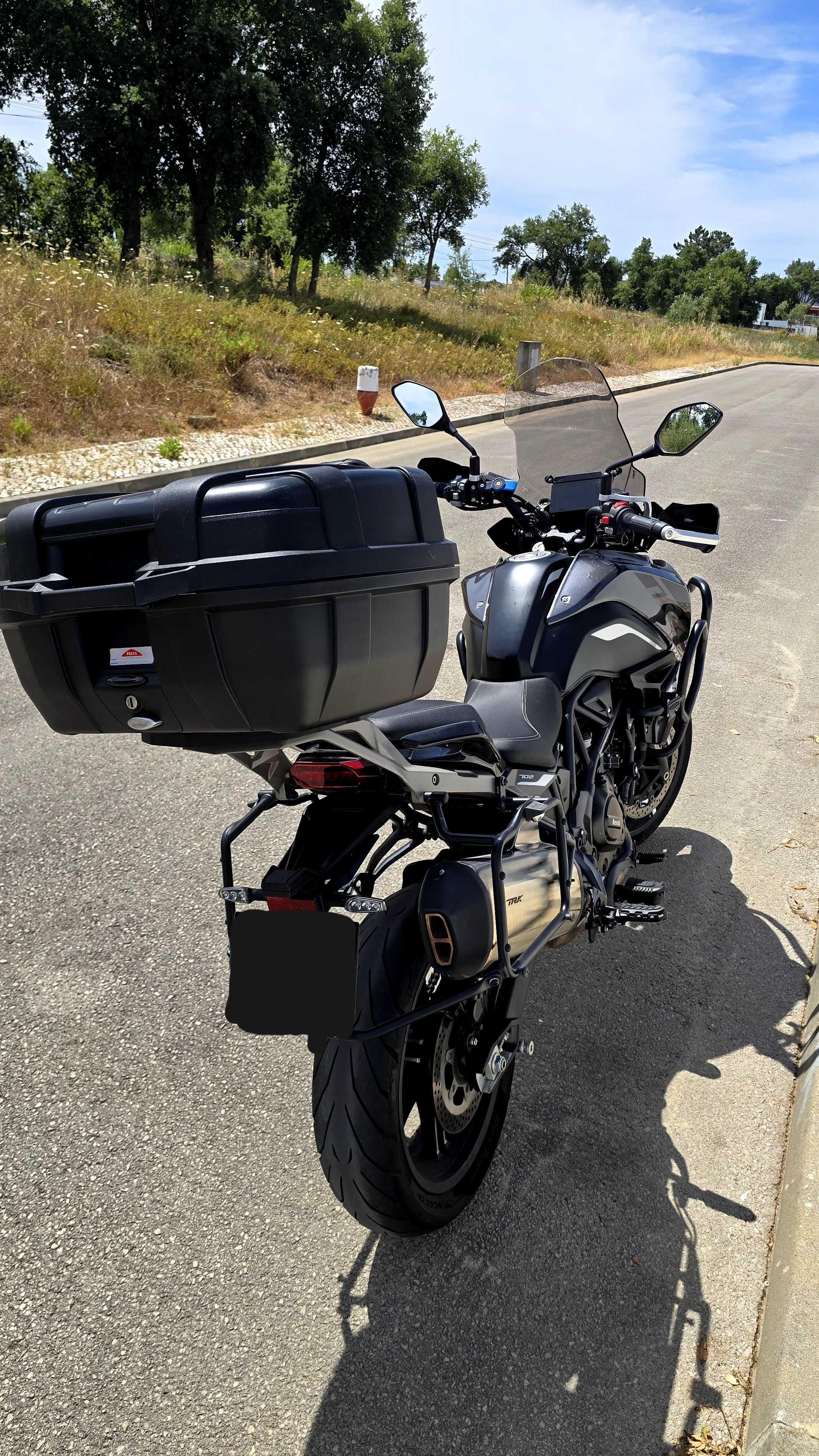 Benelli TRK 702 como nova