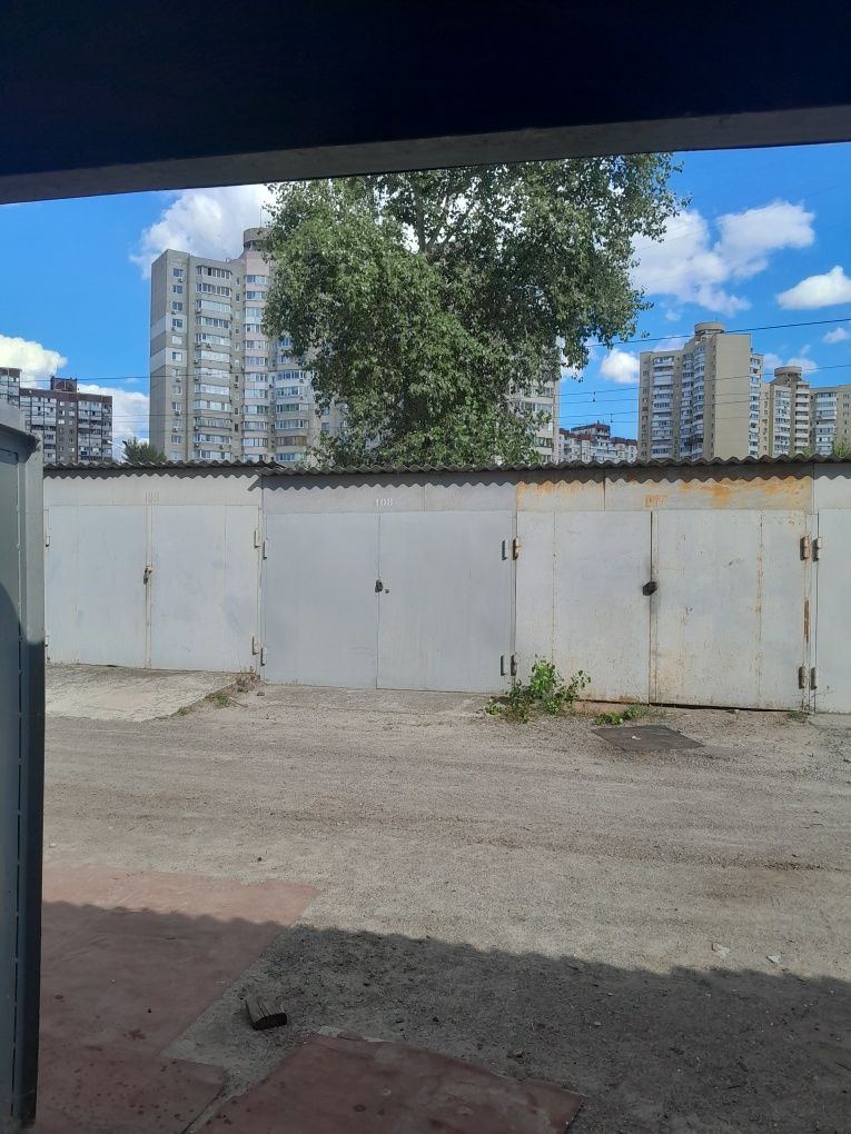Гараж на вулиці Бальзака, 3