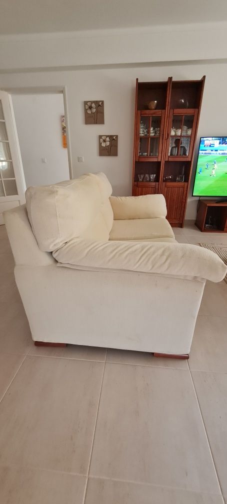 Sofá branco em tecido