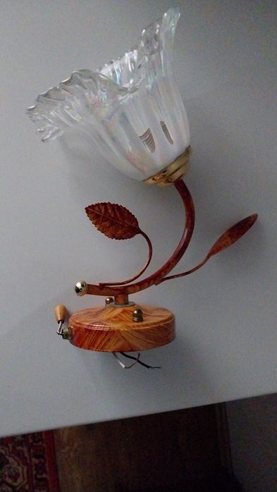 Продам люстру и 2 бра б/у в отличном состоянии.