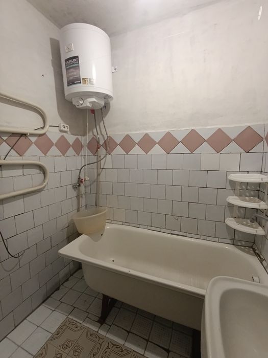 Оренда 3-х кімн.кв. 7/9 без меблі (Космос)