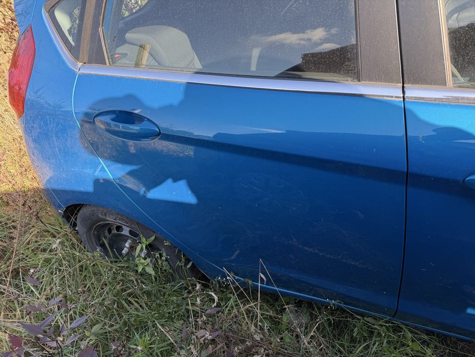 Prawe drzwi tylne fiesta mk7 ZC