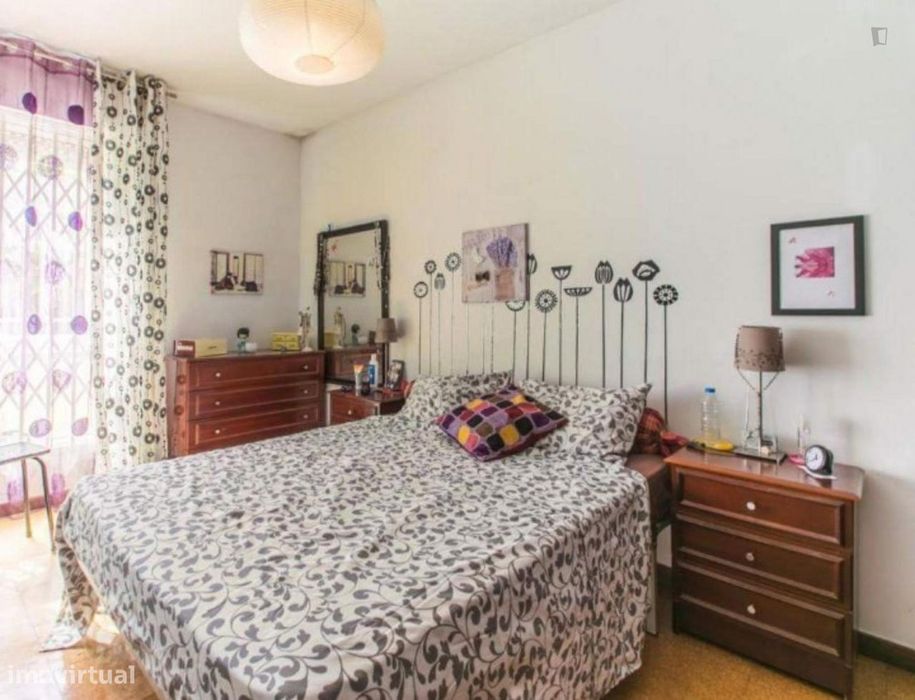 776170 - Quarto com cama de solteiro em...
